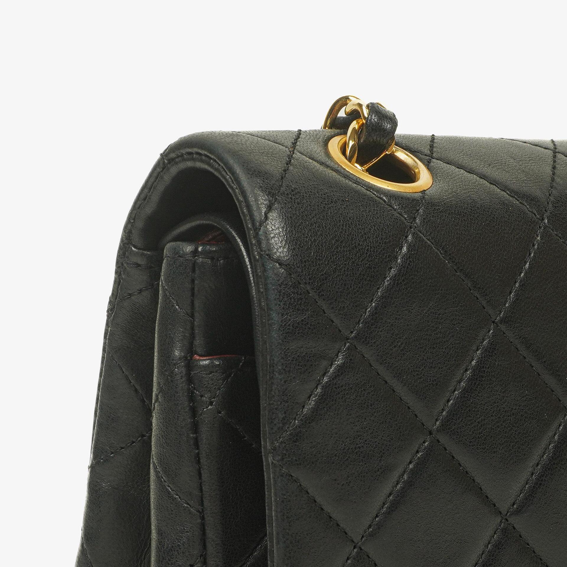 Chanel Vintage Classic Double Flap Tasche aus schwarzem gestepptem Lammleder mit 24K vergoldeten Beschlägen