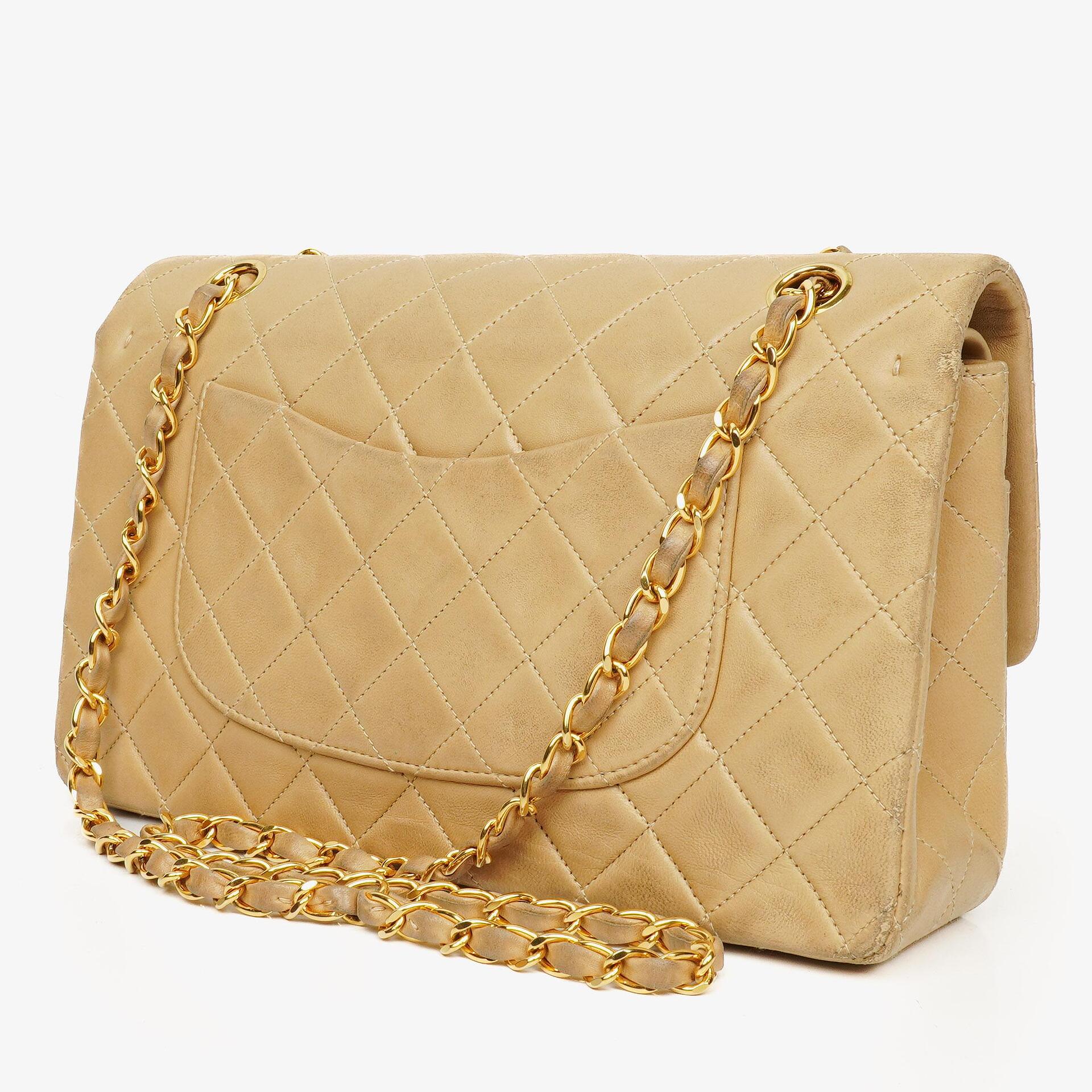 Chanel Vintage Klassische Doppelklappe Tasche aus gestepptem beigem Lammleder mit 24K vergoldeten Beschlägen