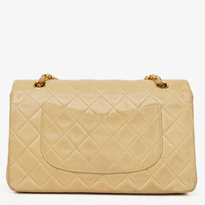 Chanel Vintage Klassische Doppelklappe Tasche aus gestepptem beigem Lammleder mit 24K vergoldeten Beschlägen