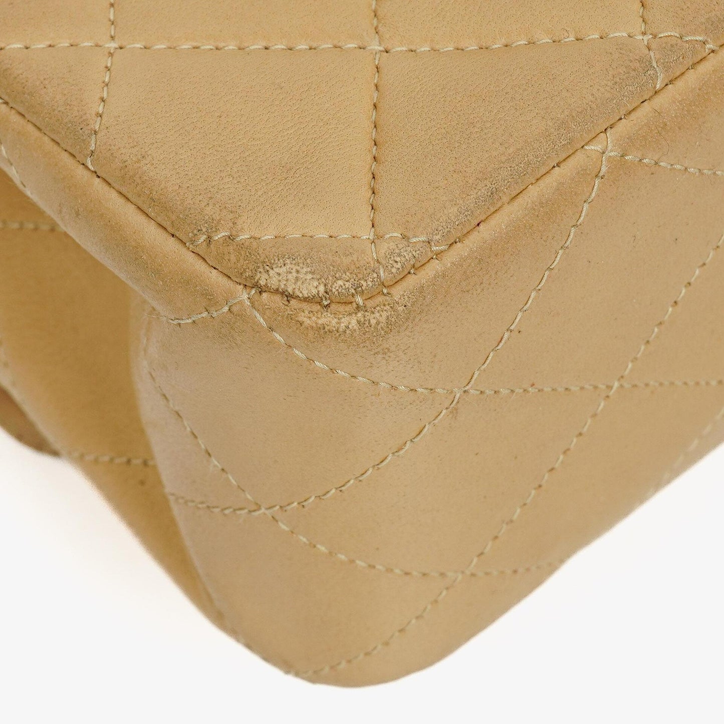 Chanel Vintage Klassische Doppelklappe Tasche aus gestepptem beigem Lammleder mit 24K vergoldeten Beschlägen