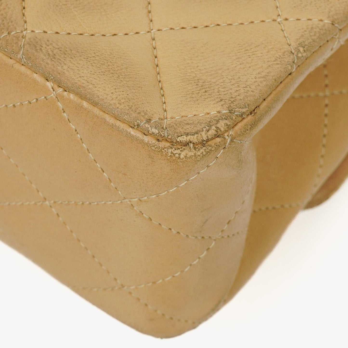 Chanel Vintage Klassische Doppelklappe Tasche aus gestepptem beigem Lammleder mit 24K vergoldeten Beschlägen