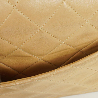 Chanel Vintage Klassische Doppelklappe Tasche aus gestepptem beigem Lammleder mit 24K vergoldeten Beschlägen