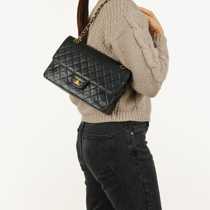 Chanel Vintage Classic Double Flap Tasche aus gestepptem schwarzem Lammleder mit 24K vergoldeten Beschlägen