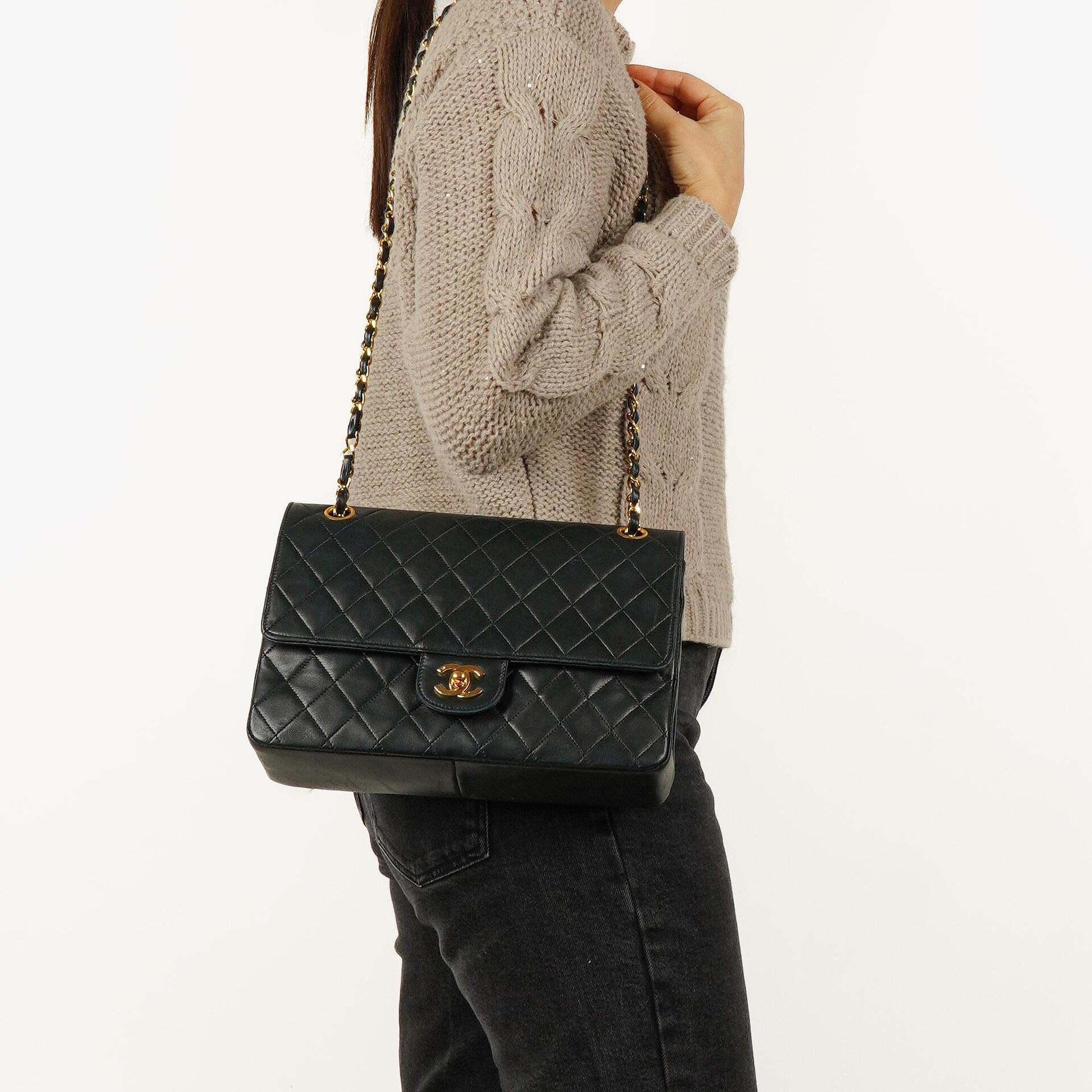 Chanel Vintage Classic Double Flap Tasche aus gestepptem schwarzem Lammleder mit 24K vergoldeten Beschlägen