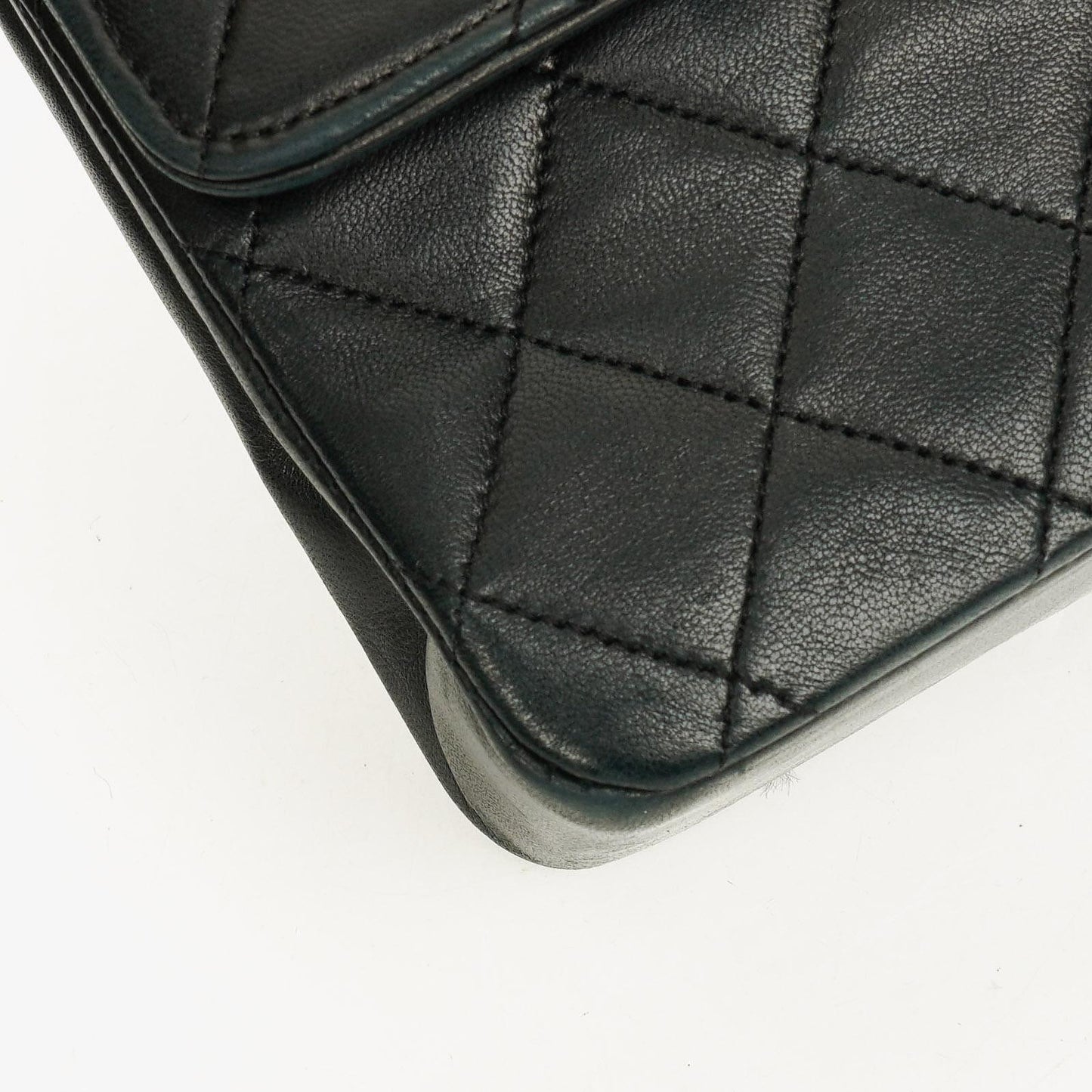 Chanel Vintage Classic Double Flap Tasche aus gestepptem schwarzem Lammleder mit 24K vergoldeten Beschlägen