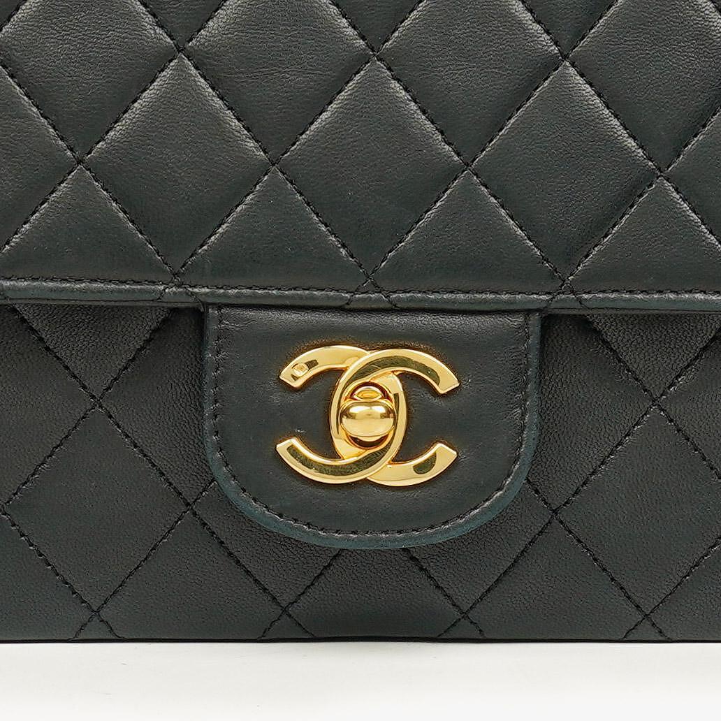 Chanel Vintage Classic Double Flap Tasche aus gestepptem schwarzem Lammleder mit 24K vergoldeten Beschlägen
