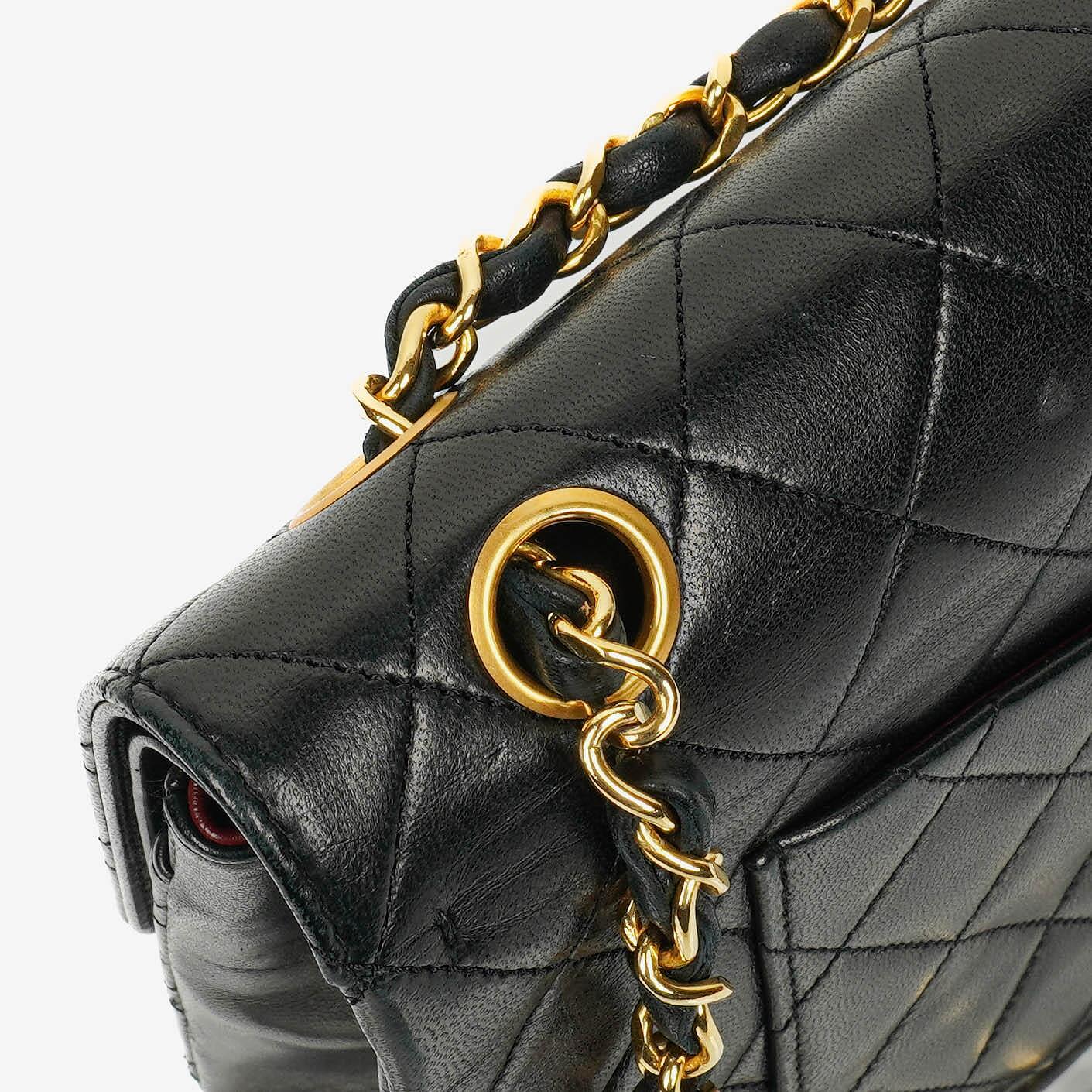 Chanel Vintage Classic Double Flap Tasche aus schwarzem gestepptem Lammleder mit 24K vergoldeten Beschlägen