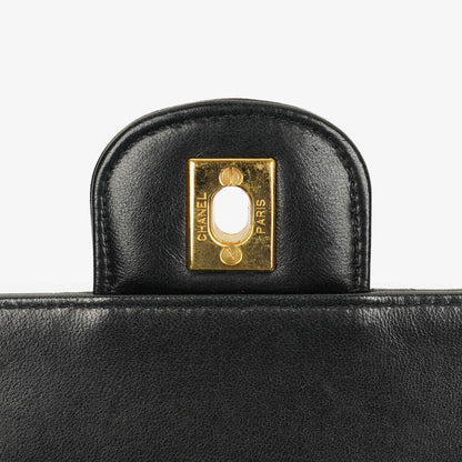 Chanel Vintage Classic Double Flap Tasche aus schwarzem gestepptem Lammleder mit 24K vergoldeten Beschlägen