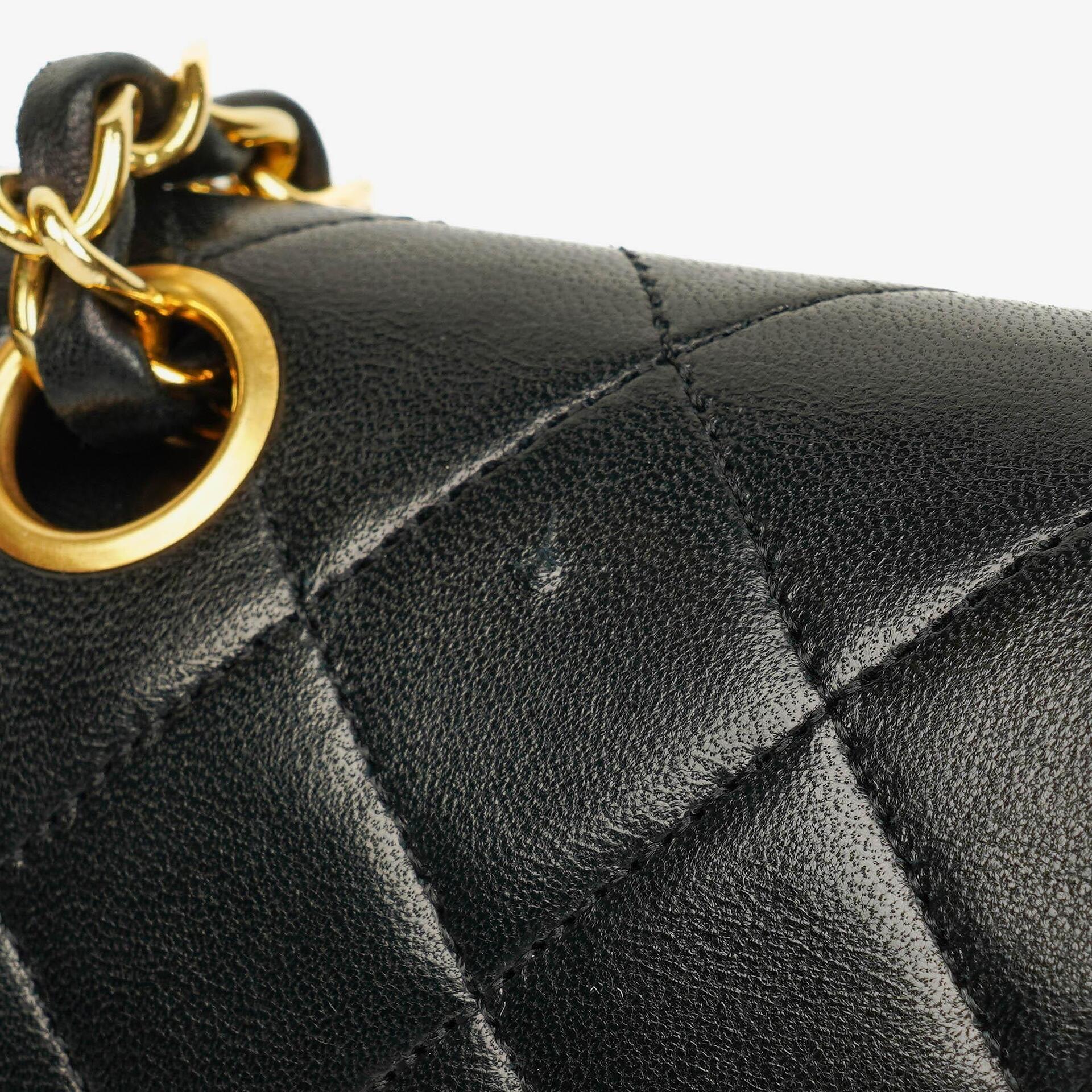 Chanel Vintage Classic Double Flap Tasche aus schwarzem gestepptem Lammleder mit 24K vergoldeten Beschlägen