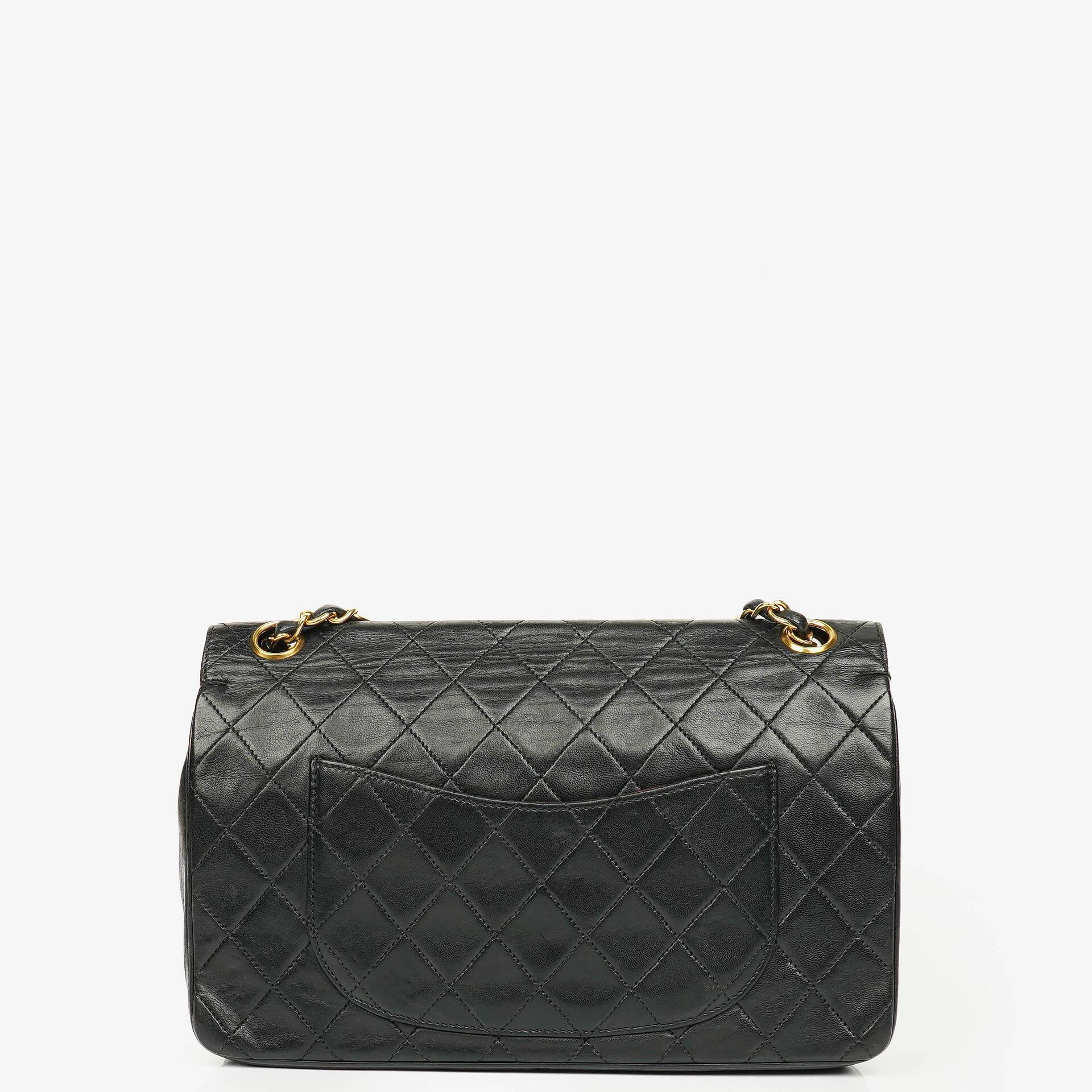 Chanel Vintage Classic Double Flap Tasche aus gestepptem schwarzem Lammleder mit 24K vergoldeten Beschlägen