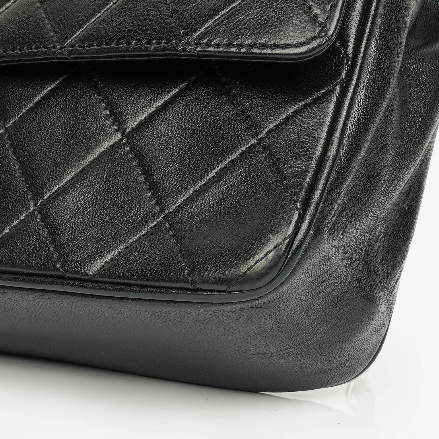 Chanel Vintage Classic Double Flap Tasche aus gestepptem schwarzem Lammleder mit 24K vergoldeten Beschlägen