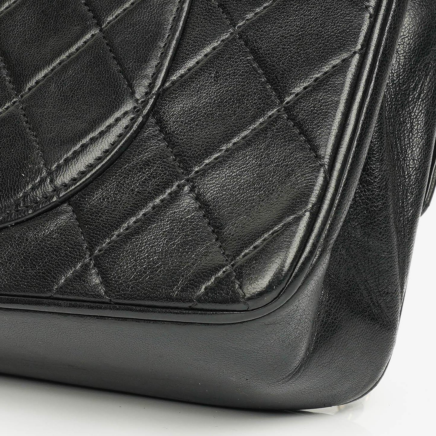 Chanel Vintage Classic Double Flap Tasche aus gestepptem schwarzem Lammleder mit 24K vergoldeten Beschlägen