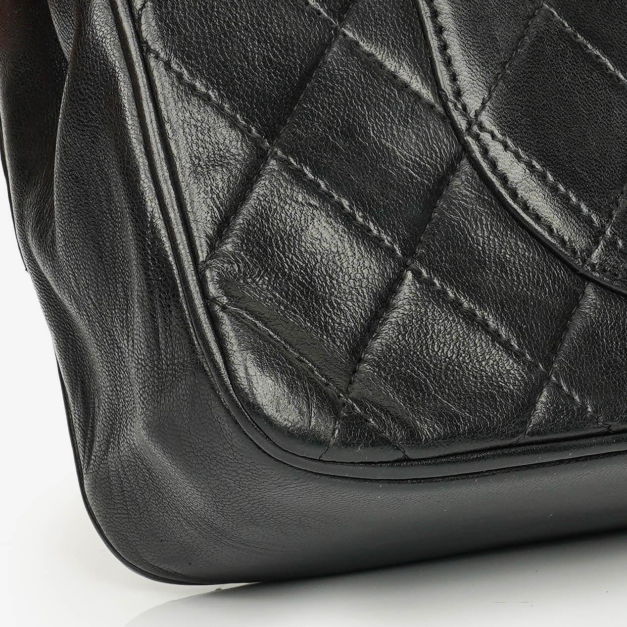 Chanel Vintage Classic Double Flap Tasche aus gestepptem schwarzem Lammleder mit 24K vergoldeten Beschlägen