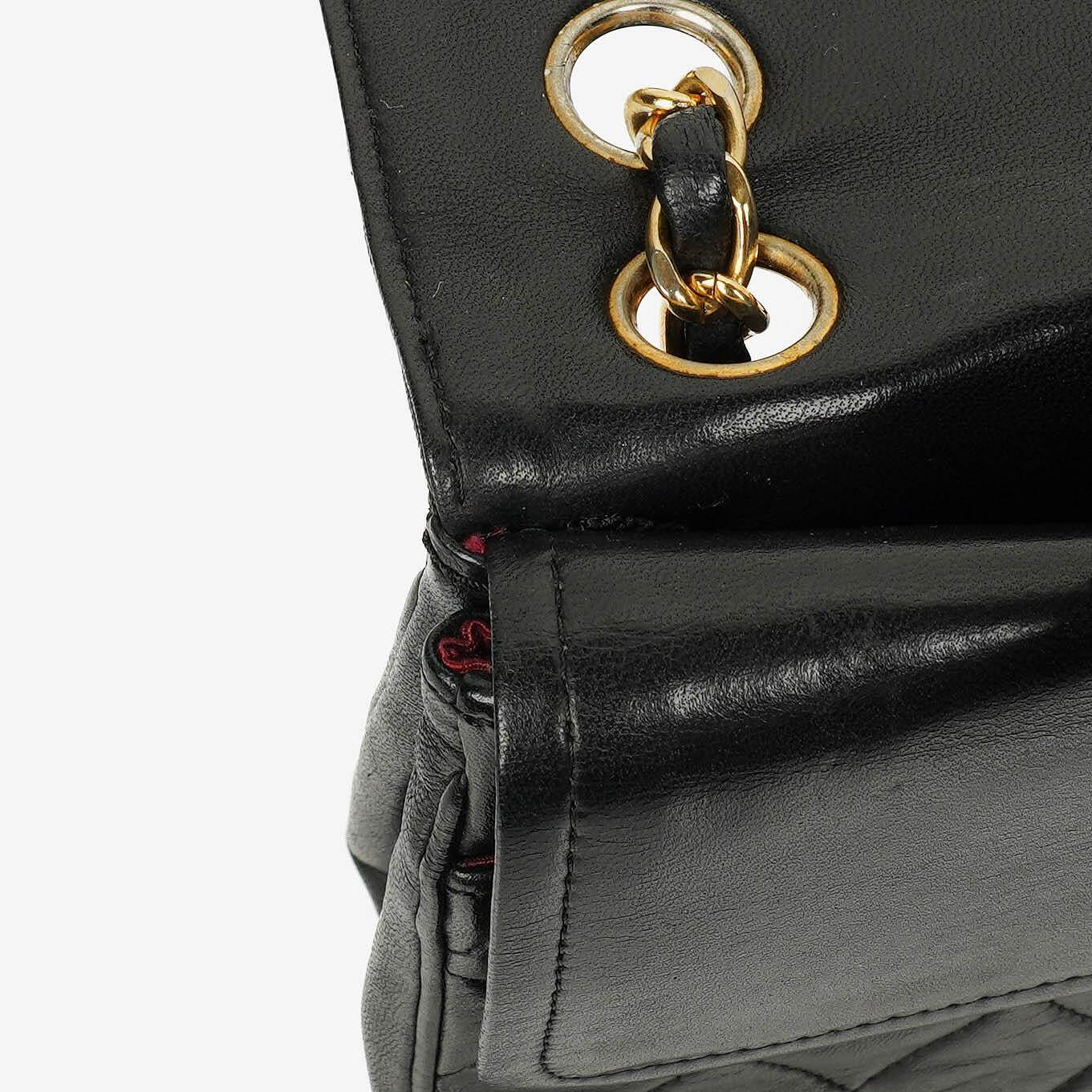 Chanel Vintage Classic Double Flap Tasche aus gestepptem schwarzem Lammleder mit 24K vergoldeten Beschlägen