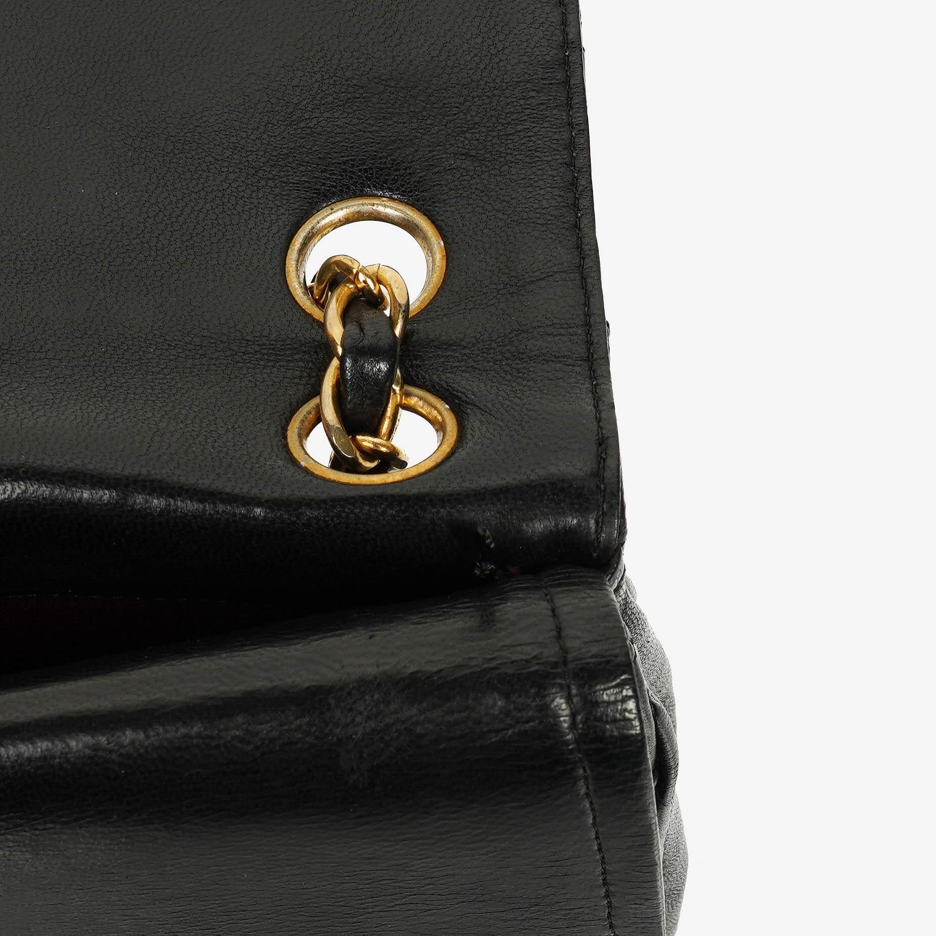 Chanel Vintage Classic Double Flap Tasche aus gestepptem schwarzem Lammleder mit 24K vergoldeten Beschlägen
