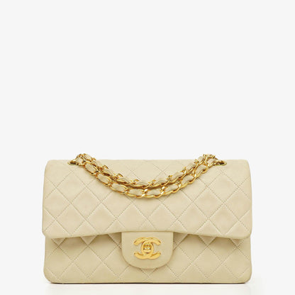 CHANEL Vintage Classic Double Flap Tasche aus gestepptem Lammleder mit 24K vergoldeten Beschlägen