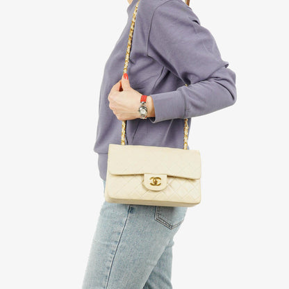 CHANEL Vintage Classic Double Flap Tasche aus gestepptem Lammleder mit 24K vergoldeten Beschlägen
