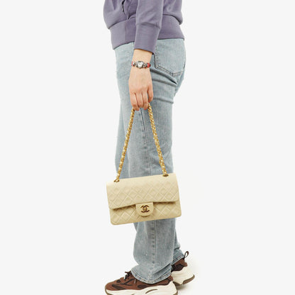 CHANEL Vintage Classic Double Flap Tasche aus gestepptem Lammleder mit 24K vergoldeten Beschlägen