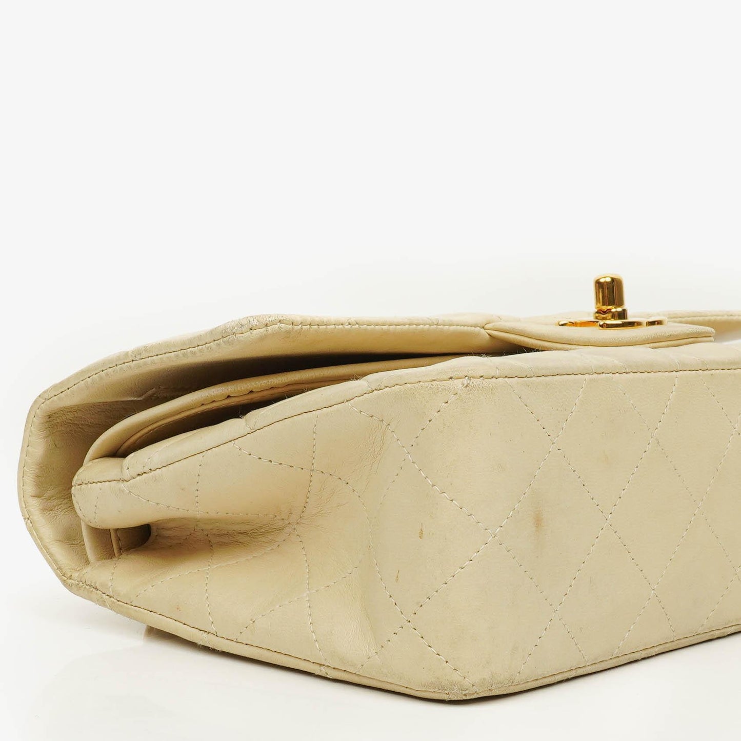 CHANEL Vintage Classic Double Flap Tasche aus gestepptem Lammleder mit 24K vergoldeten Beschlägen