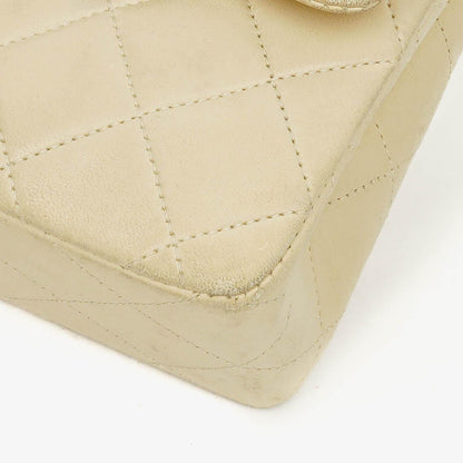 CHANEL Vintage Classic Double Flap Tasche aus gestepptem Lammleder mit 24K vergoldeten Beschlägen
