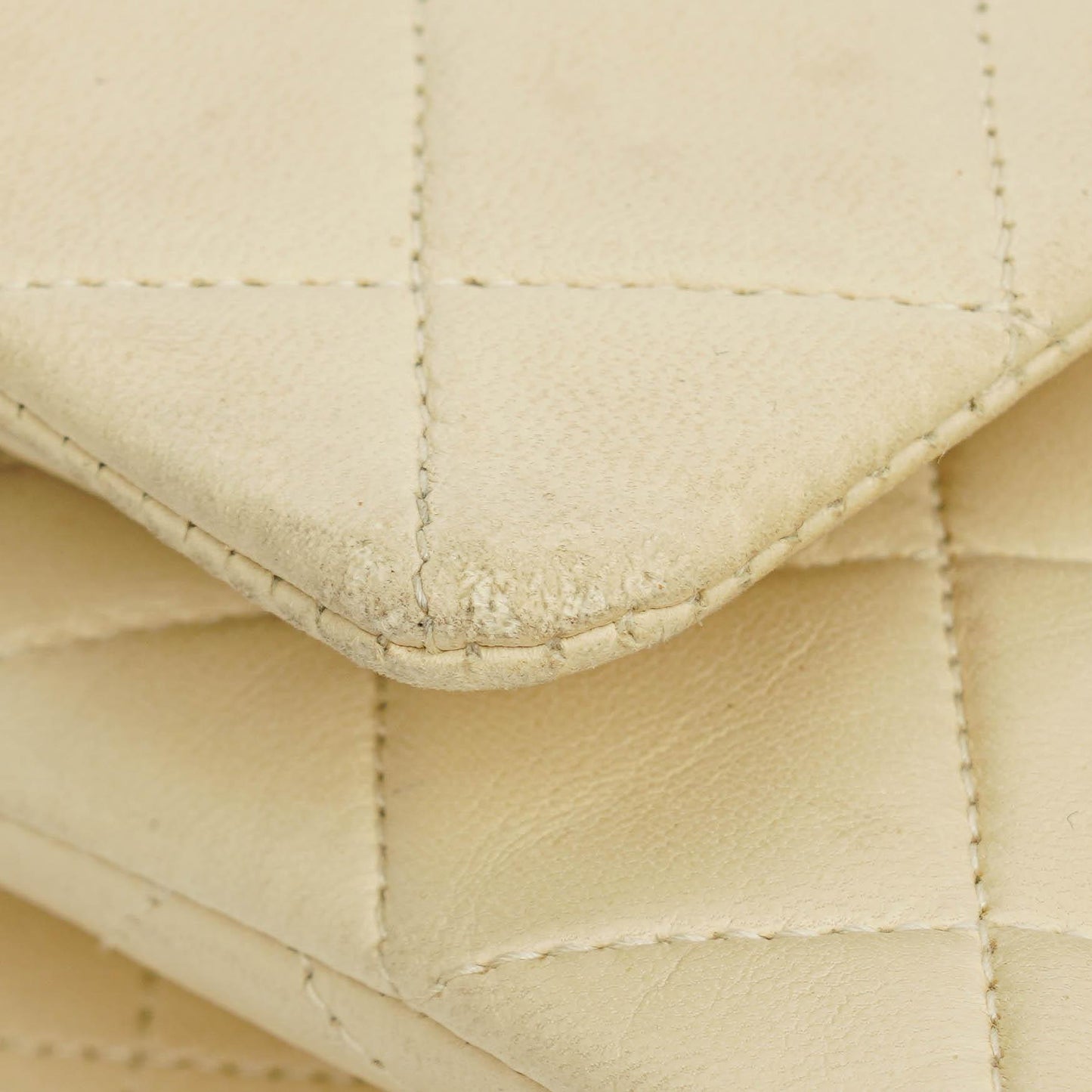 CHANEL Vintage Classic Double Flap Tasche aus gestepptem Lammleder mit 24K vergoldeten Beschlägen