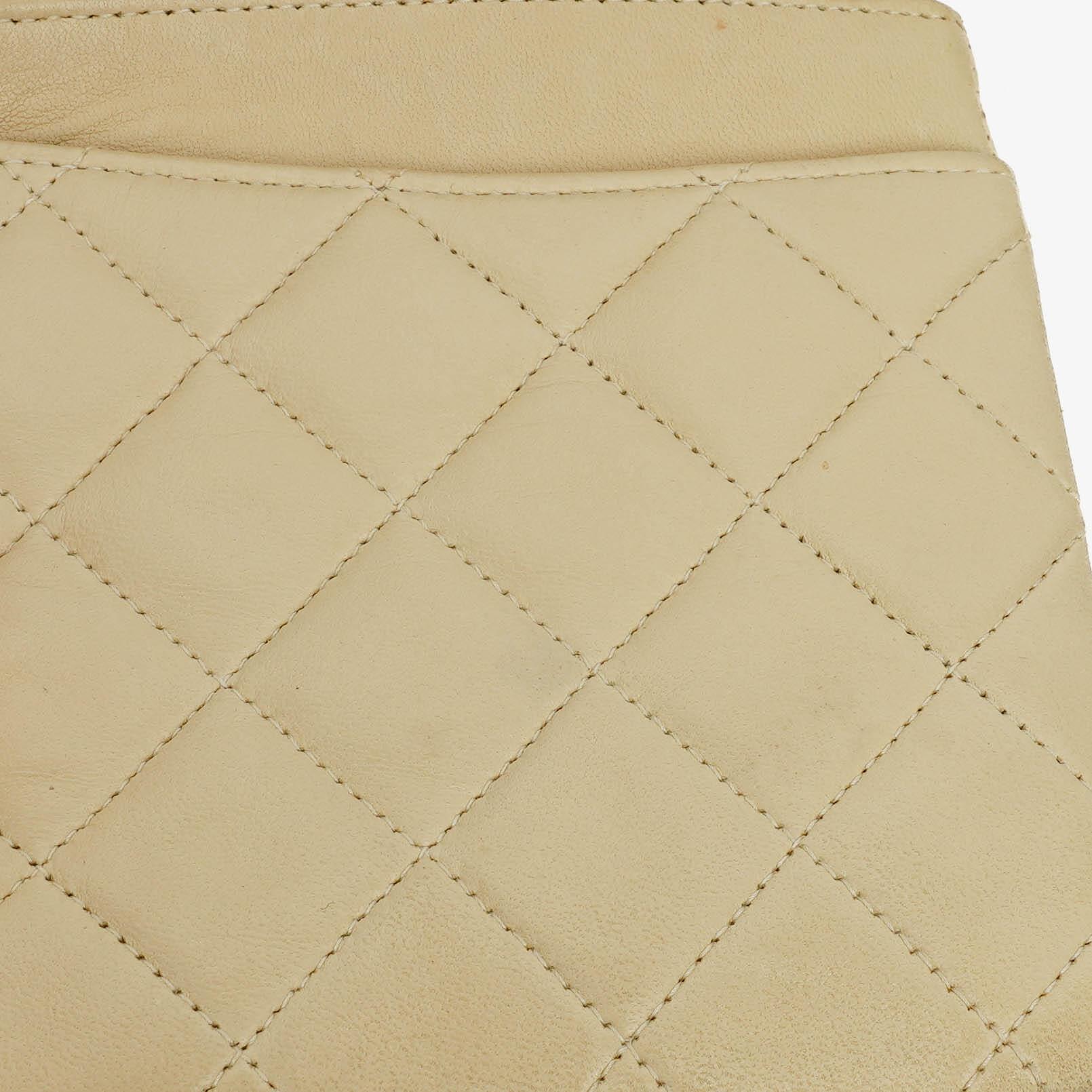 CHANEL Vintage Classic Double Flap Tasche aus gestepptem Lammleder mit 24K vergoldeten Beschlägen