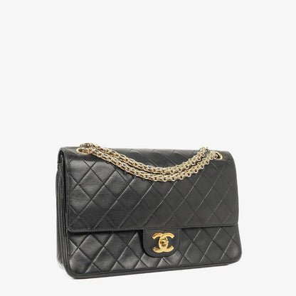 Chanel Vintage Classic Medium Double Flap Tasche aus gestepptem schwarzem Lammleder mit 24 Karat vergoldeter Hardware