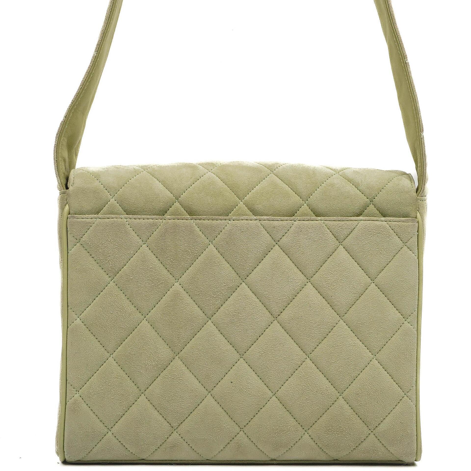 Chanel Vintage Crossbody Klappentasche Hellgrünes Gestepptes Wildleder