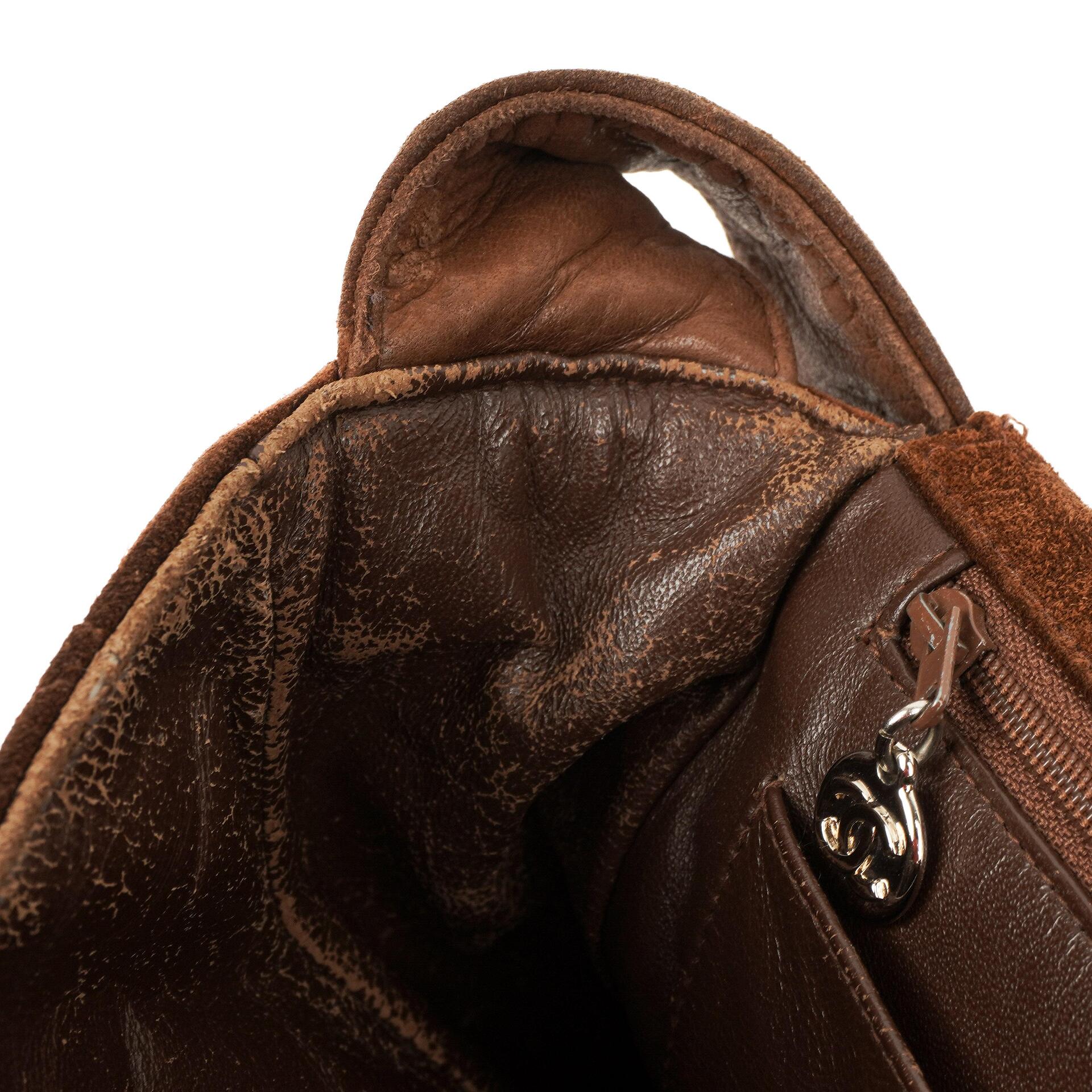 Chanel Vintage Flap Bag aus braunem gestepptem Wildleder mit silberfarbener Hardware