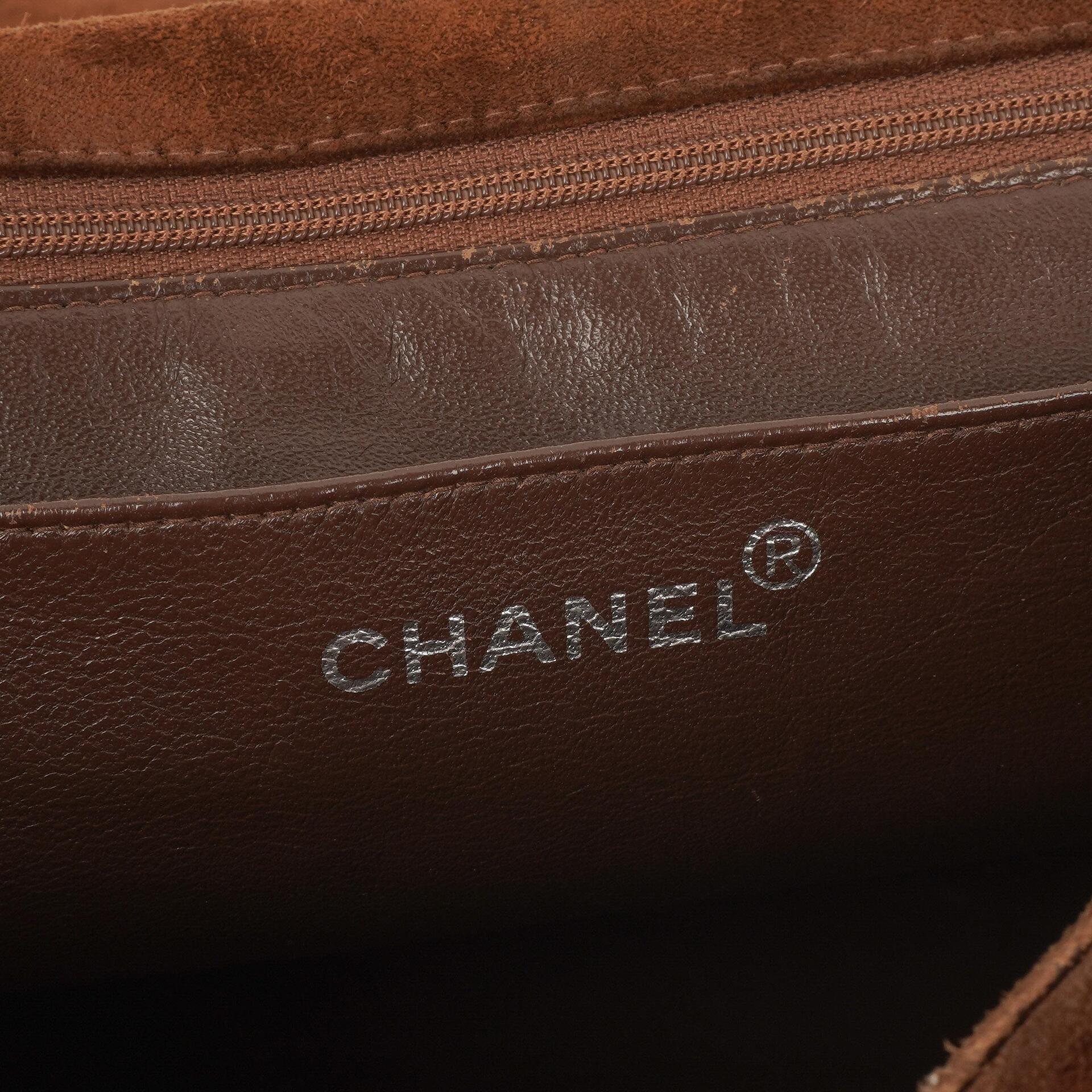 Chanel Vintage Flap Bag aus braunem gestepptem Wildleder mit silberfarbener Hardware
