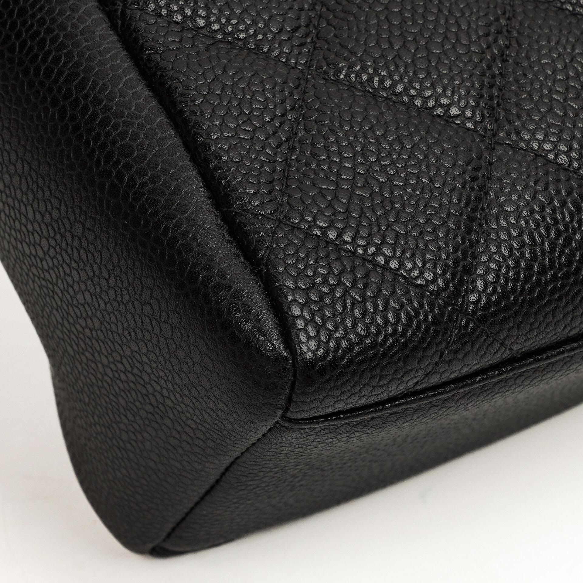 Chanel Vintage Front Pocket Kamera Tasche Schwarz Gequiltetes Kaviarleder mit 24K Gold Hardware