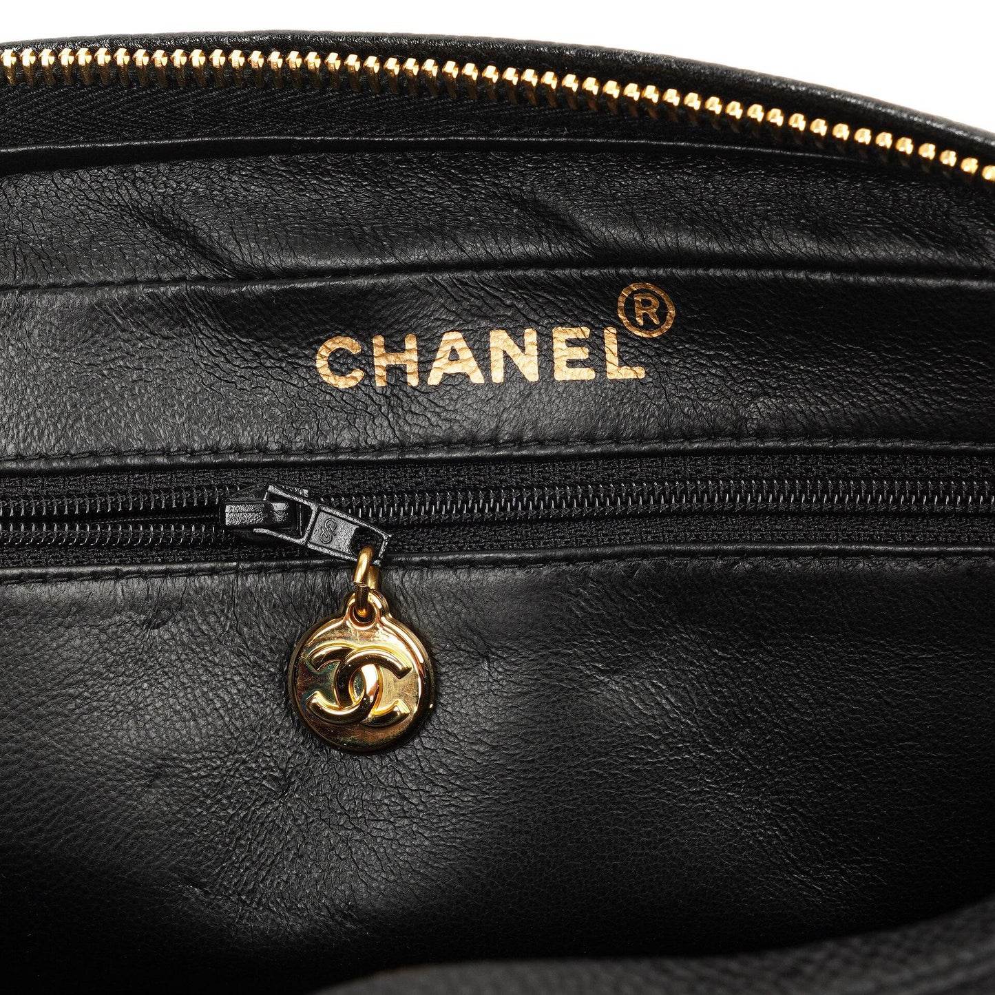 Chanel Vintage Front Pocket Kamera Tasche Schwarz Gequiltetes Kaviarleder mit 24K Gold Hardware