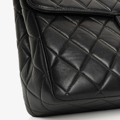 Chanel Vintage Classic Jumbo Single Flap Tasche aus schwarzem gestepptem Lammleder mit 24K vergoldeter Hardware, 1996-1997