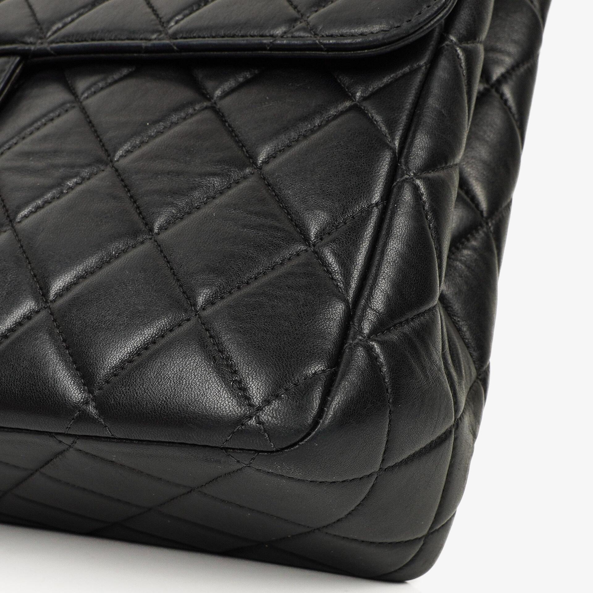 Chanel Vintage Classic Jumbo Single Flap Tasche aus schwarzem gestepptem Lammleder mit 24K vergoldeter Hardware, 1996-1997
