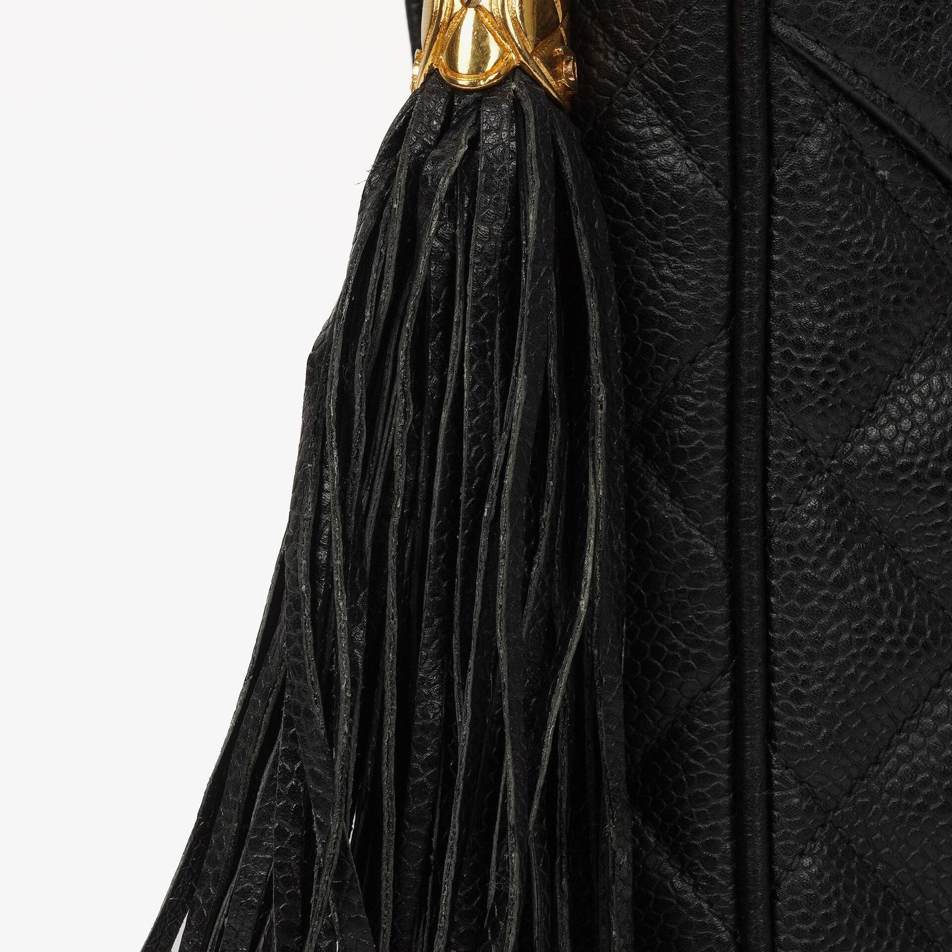 Chanel Vintage Large Camera Tassel Bag aus schwarzem gestepptem Caviar-Leder