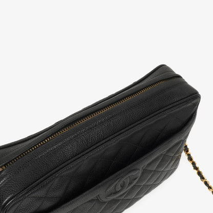 Chanel Vintage Large Camera Tassel Bag aus schwarzem gestepptem Caviar-Leder