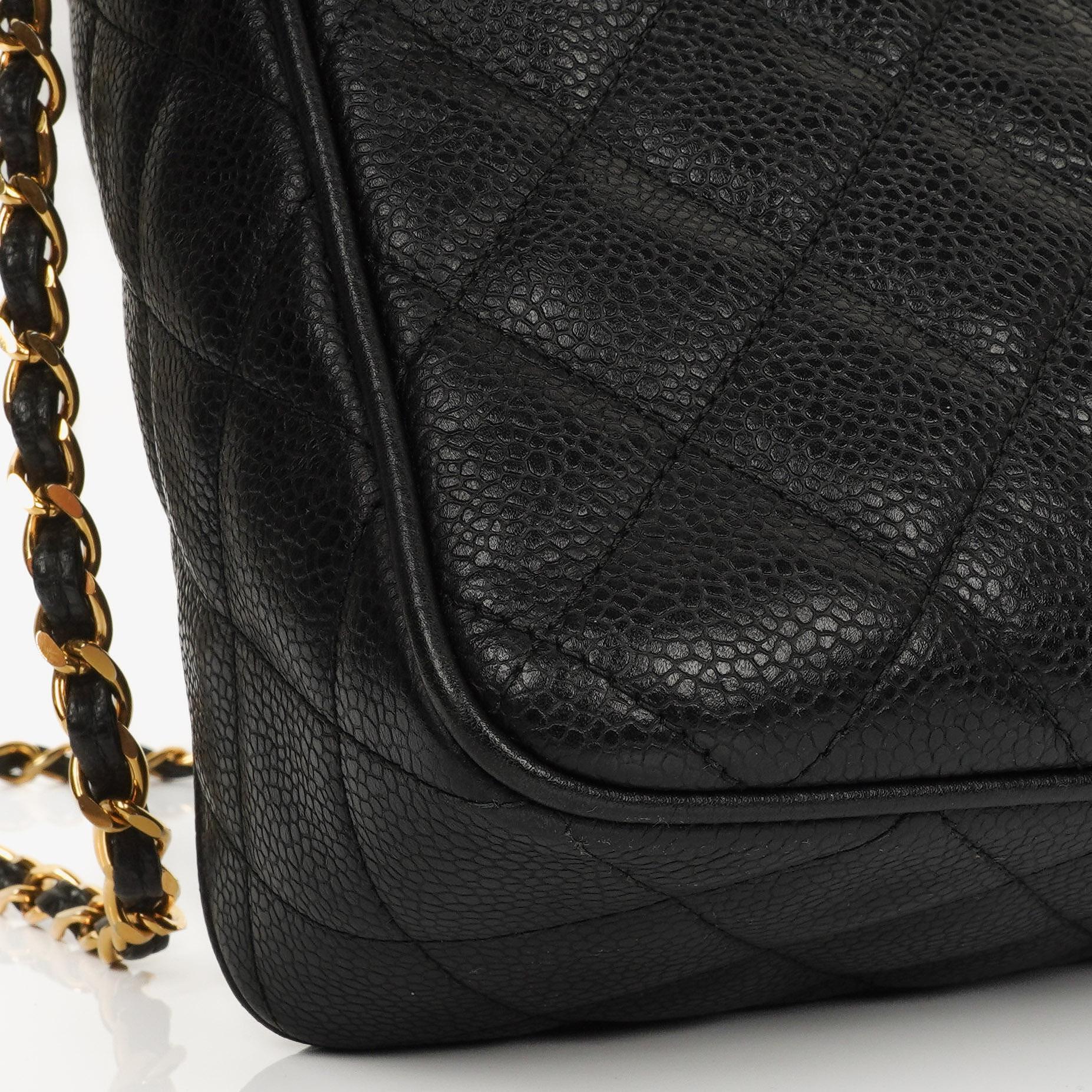Chanel Vintage Large Camera Tassel Bag aus schwarzem gestepptem Caviar-Leder