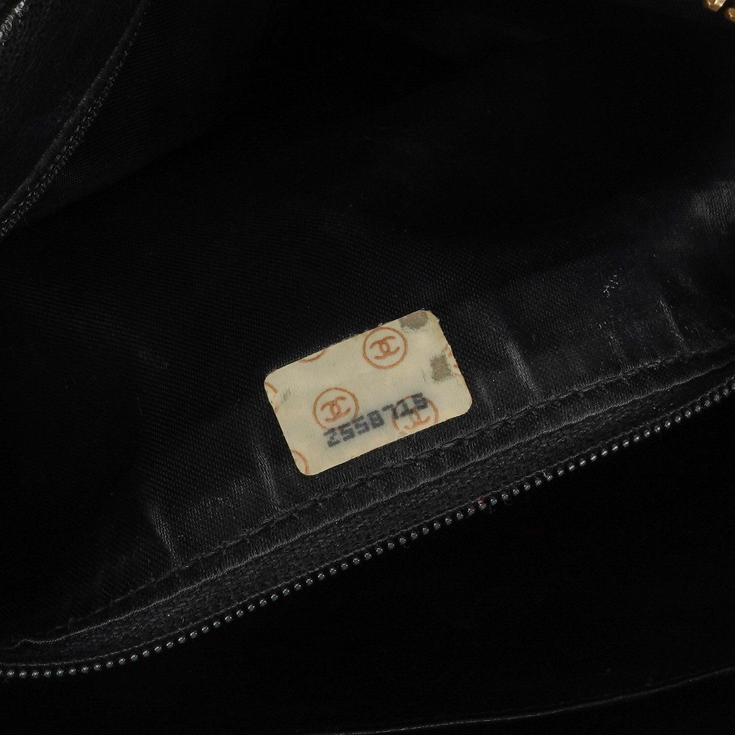 Chanel Vintage Large Camera Tassel Bag aus schwarzem gestepptem Caviar-Leder