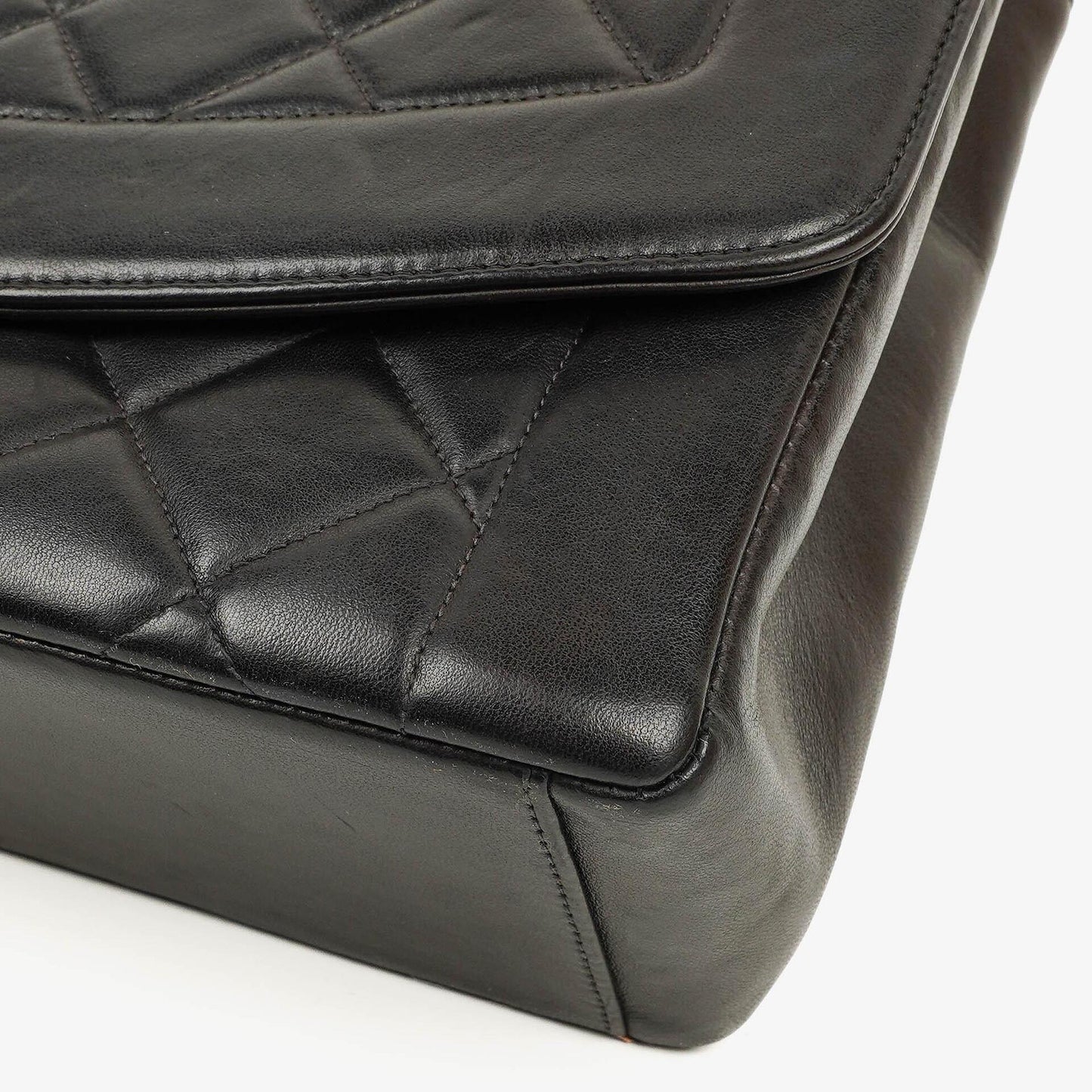 Chanel Vintage Große Diana Klappentasche in Schwarz mit 24K vergoldeter Hardware