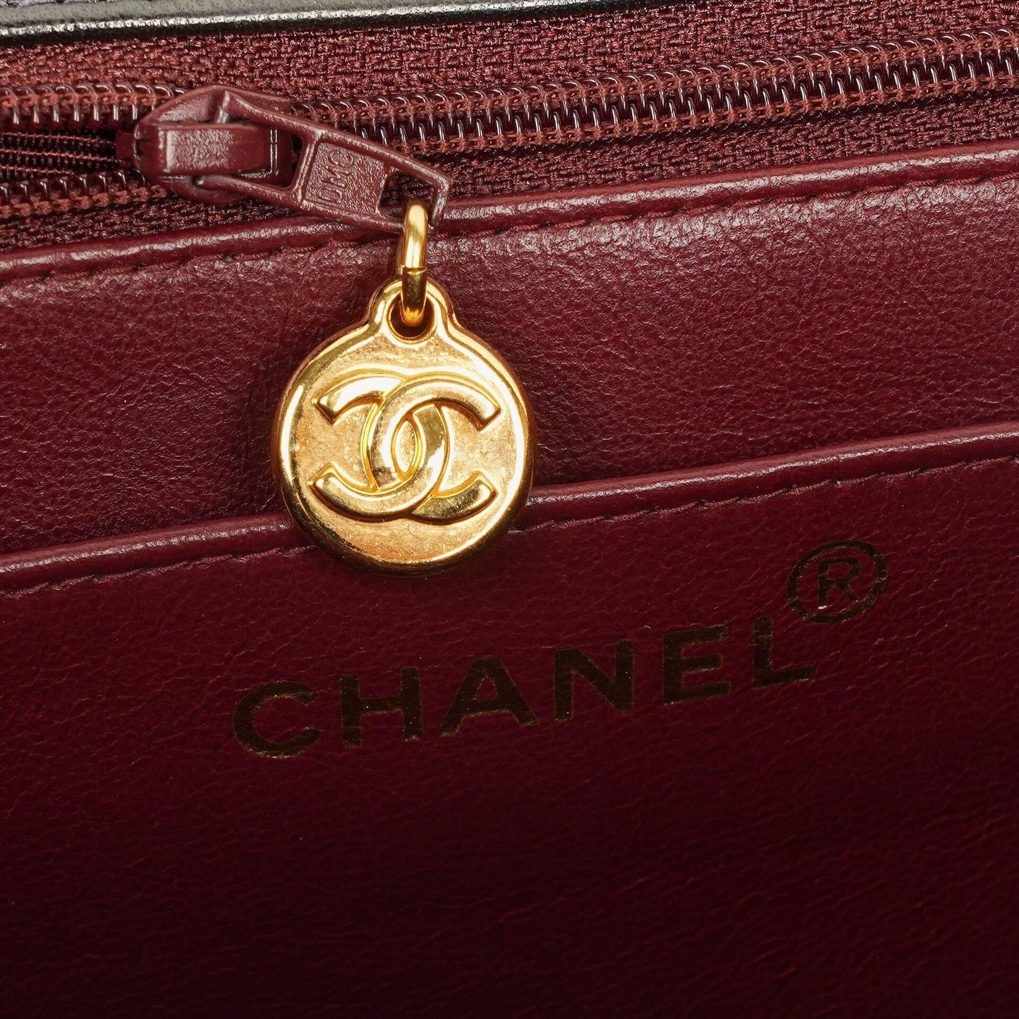 Chanel Vintage Große Diana Klappentasche in Schwarz mit 24K vergoldeter Hardware