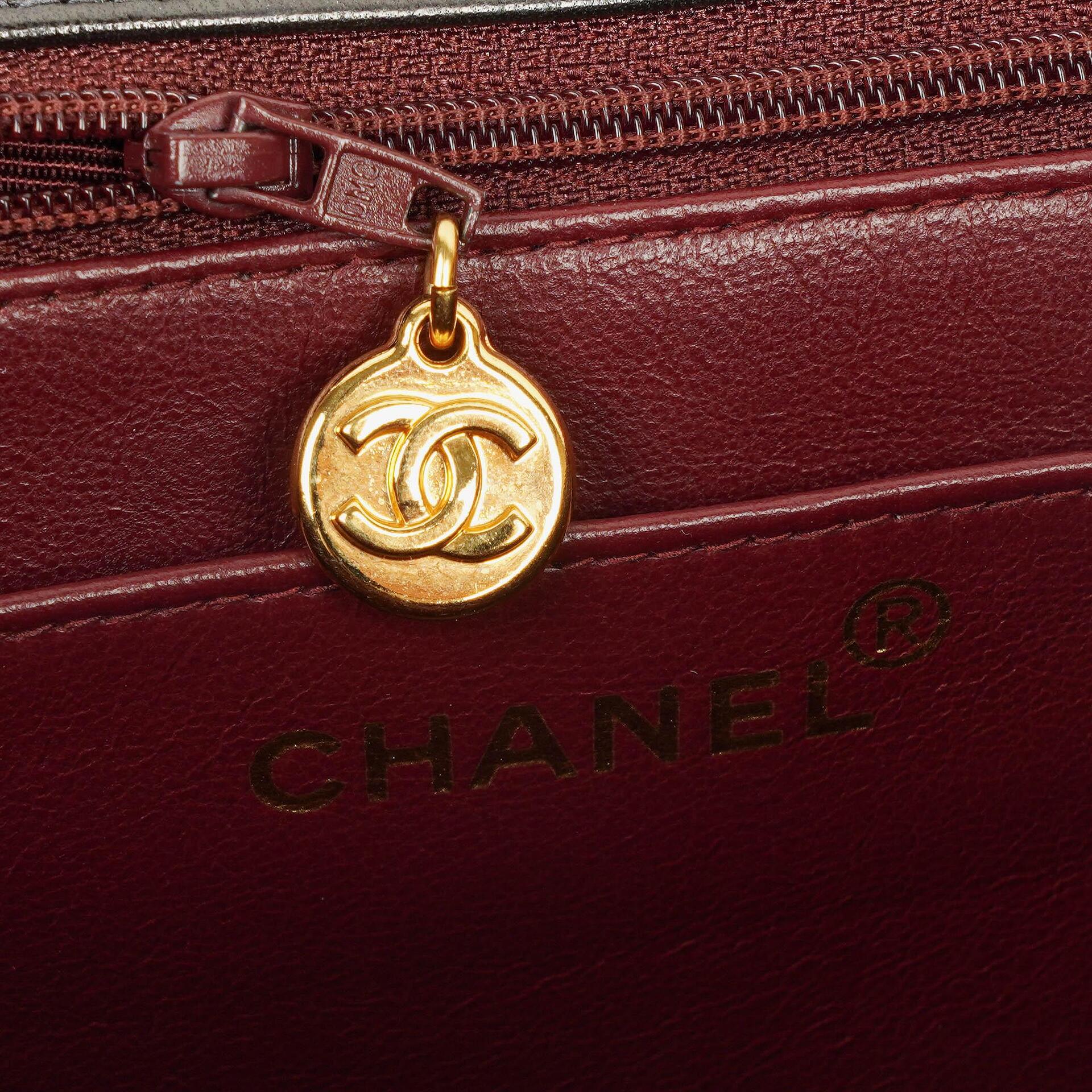 Chanel Vintage Große Diana Klappentasche in Schwarz mit 24K vergoldeter Hardware