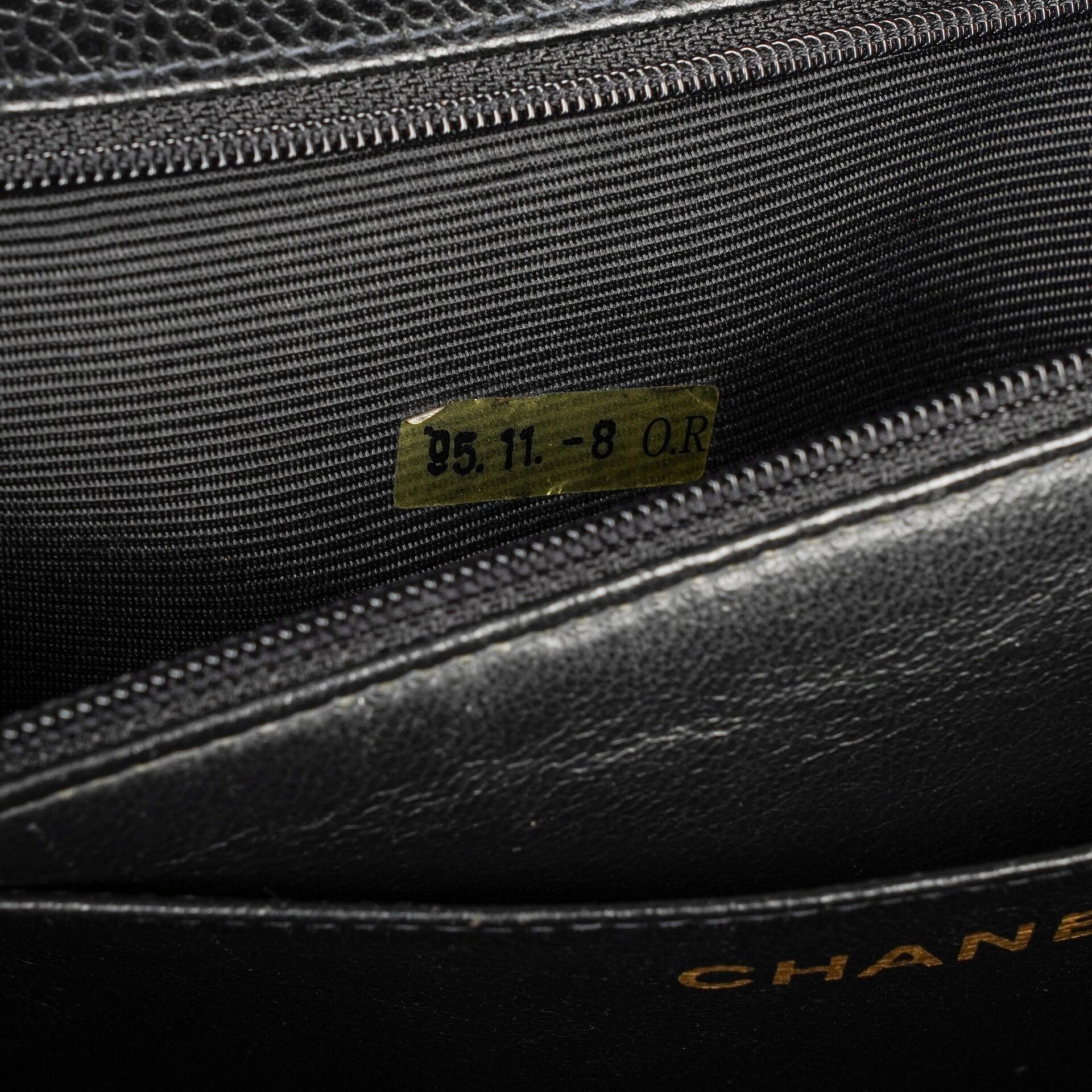 Chanel große Kelly Top Handle Tasche aus schwarzem gestepptem Caviar-Leder mit 24K vergoldeter Hardware