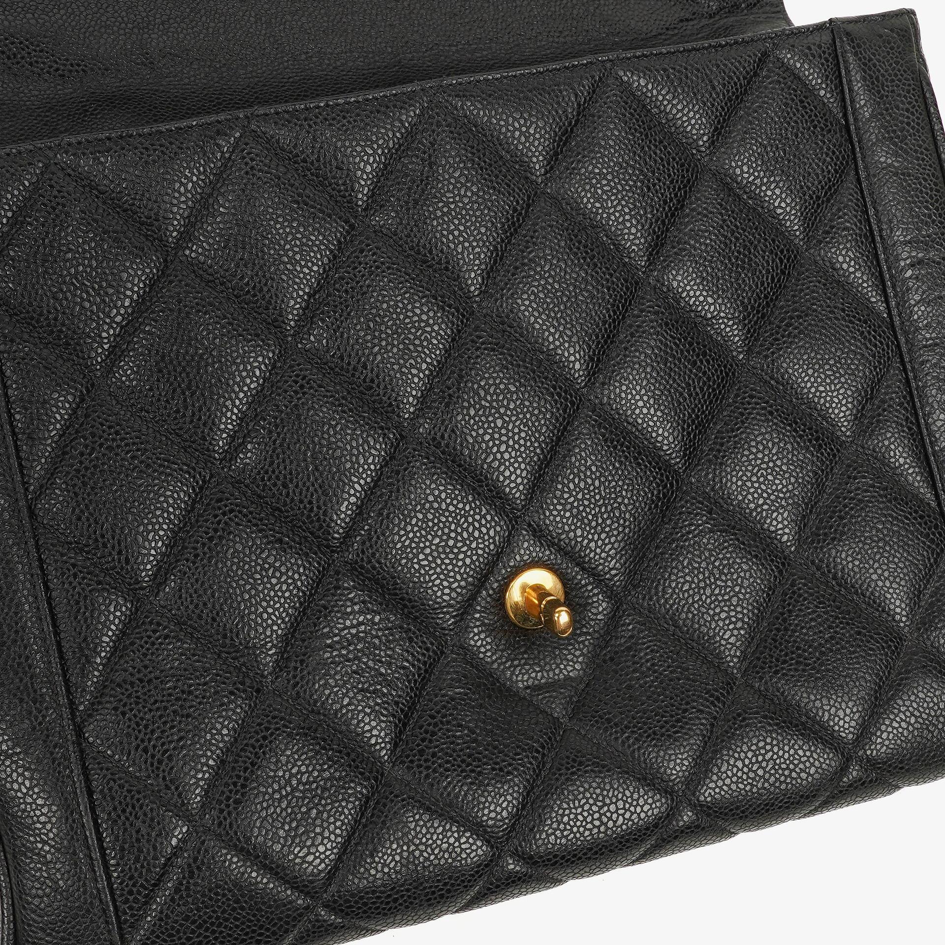 Chanel große Kelly Top Handle Tasche aus schwarzem gestepptem Caviar-Leder mit 24K vergoldeter Hardware
