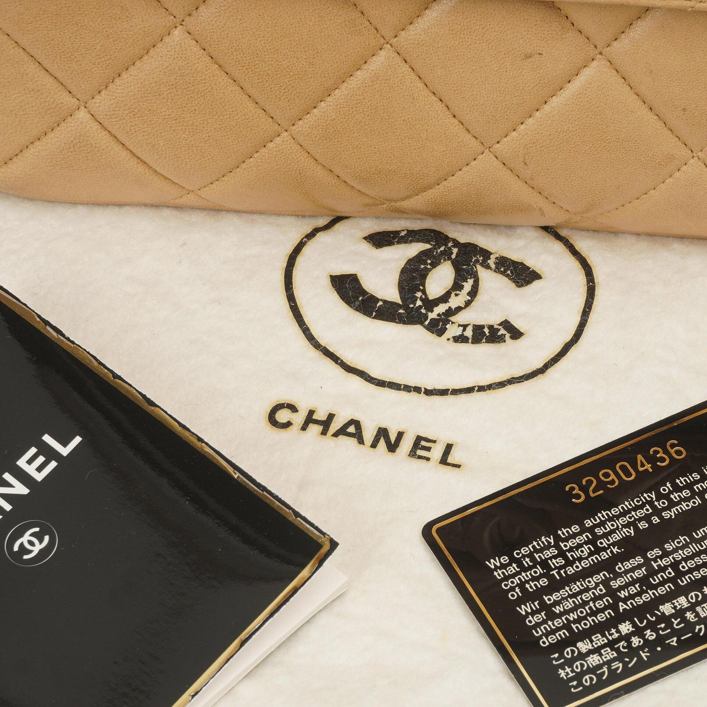 Chanel Vintage Mittlere Kamera Quaste CC Frontklappen Tasche aus beigem gestepptem Lammleder