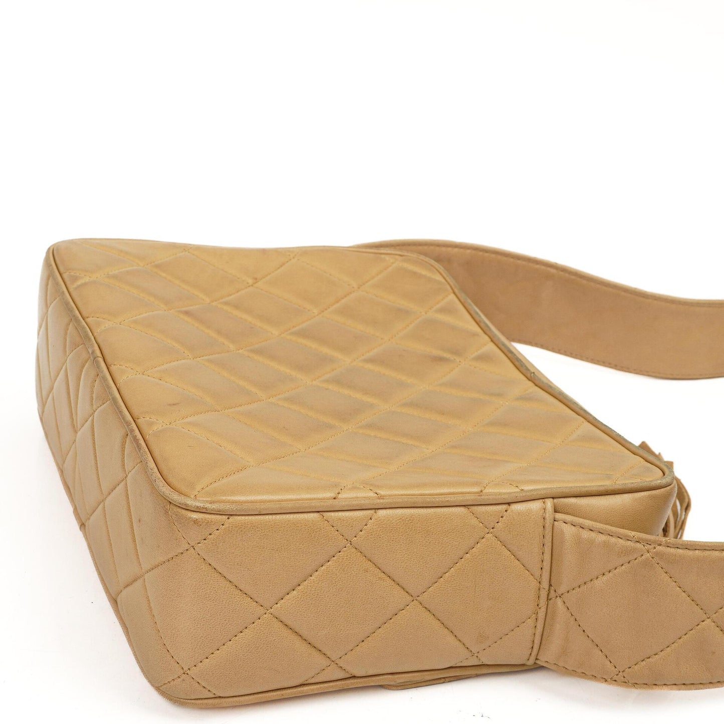 Chanel Vintage Mittlere Kamera Quaste CC Frontklappen Tasche aus beigem gestepptem Lammleder