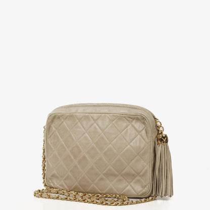 Chanel Vintage Medium CC Camera Bag aus neutralem gestepptem Lammleder mit Quaste