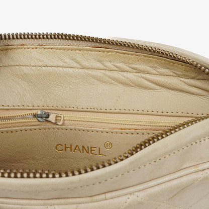 Chanel Vintage Medium CC Camera Bag aus neutralem gestepptem Lammleder mit Quaste