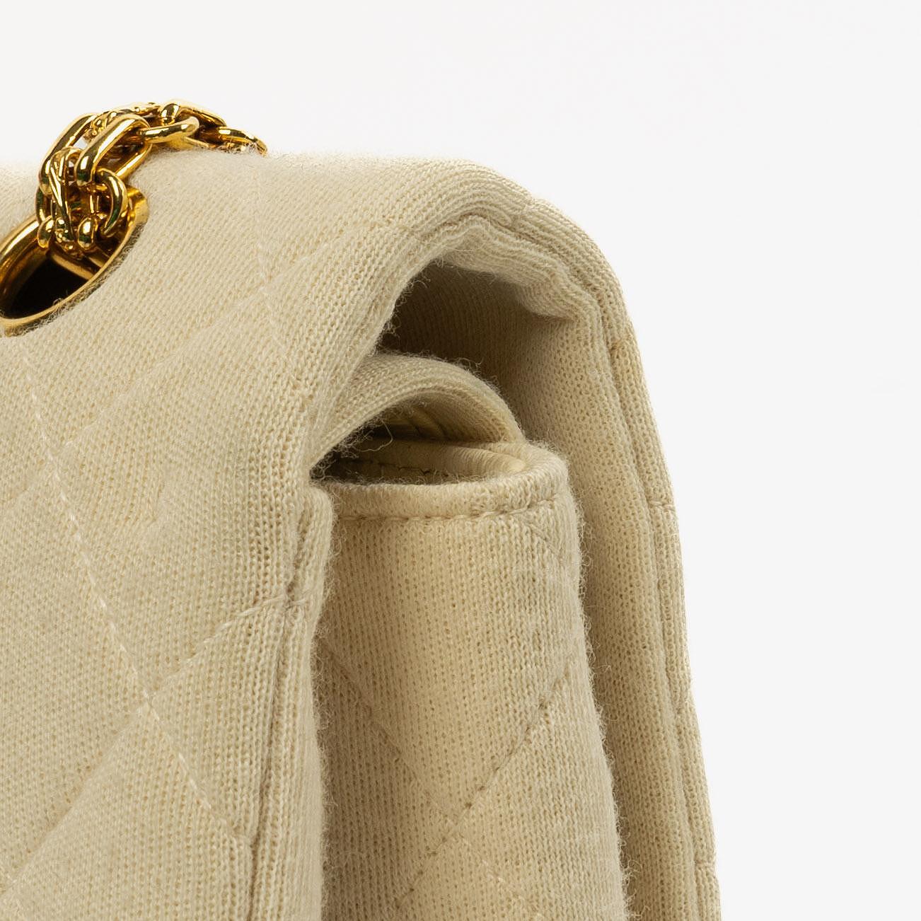 Chanel Vintage mittelgroße Classic Double Flap Tasche aus Jersey in Beige Neutral