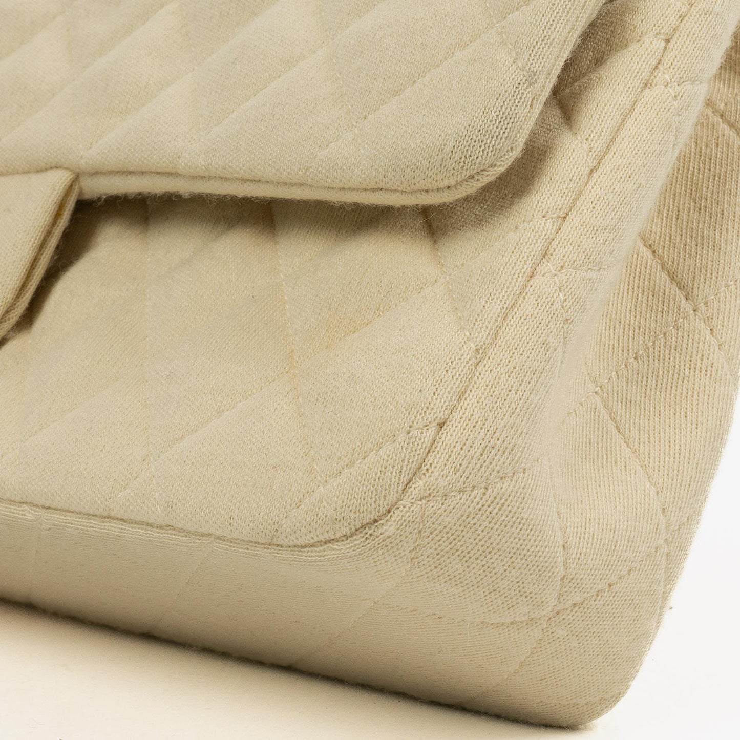 Chanel Vintage mittelgroße Classic Double Flap Tasche aus Jersey in Beige Neutral
