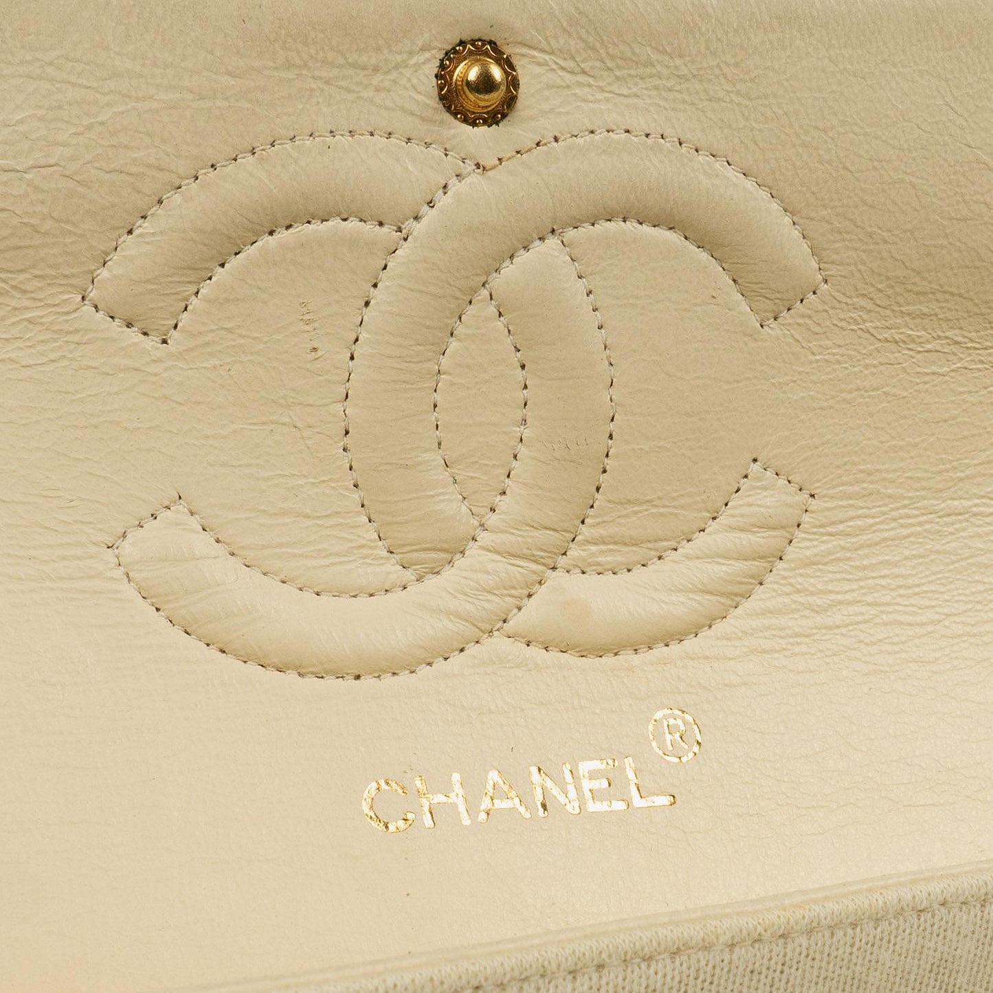 Chanel Vintage mittelgroße Classic Double Flap Tasche aus Jersey in Beige Neutral